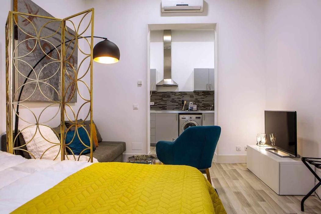 Calle Huertas Corazon By Regalatemadrid Madri